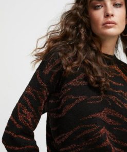 Couturecrest.shop6a00683f78 4